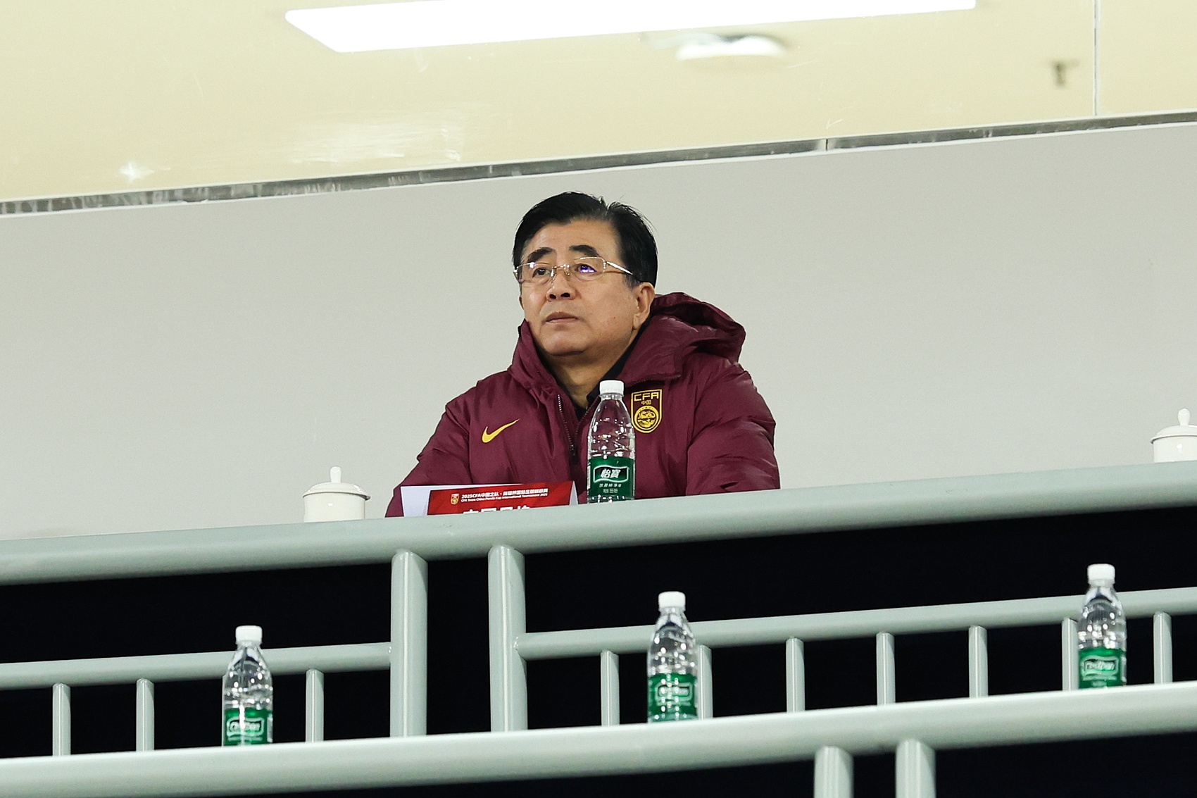 北青：宋凯及协会主席团其他多名成员亲赴机场接机U17国足
